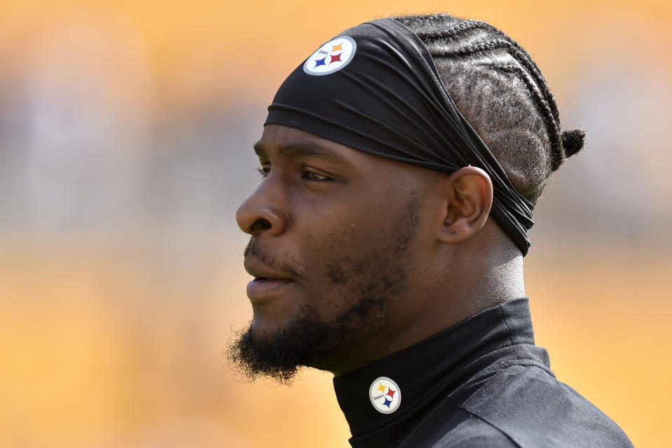 Le’Veon Bell and the Steelers are stuck with each other for this season. (AP)