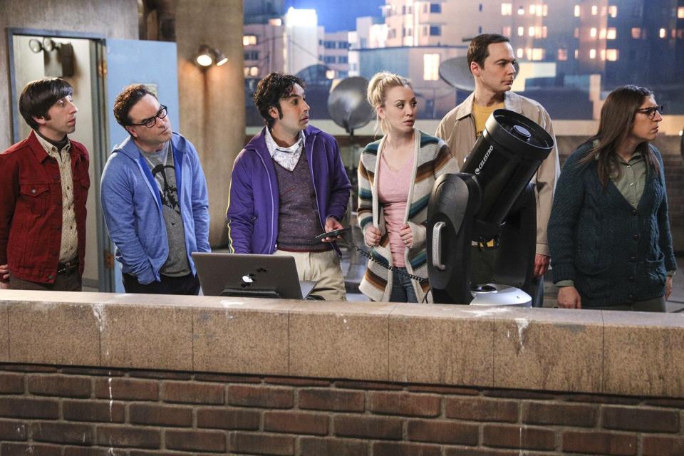 "The Comet Polarization" - Pictured: Howard Wolowitz (Simon Helberg), Leonard Hofstadter (Johnny Galecki), Rajesh Koothrappali (Kunal Nayyar), Penny (Kaley Cuoco), Sheldon Cooper (Jim Parsons) and Amy Farrah Fowler (Mayim Bialik). Sheldon's comic book store experience changes when writer Neil Gaiman puts Stuart's store on the map. Also, Koothrappali takes credit for Penny's astronomical discovery and friendships are threatened, on THE BIG BANG THEORY, Thursday, April 19 (8:00-8:31 PM, ET/PT), on the CBS Television Network. Photo: Jordin Althaus/Warner Bros. Entertainment Inc. Ã‚Â© 2018 WBEI. All rights reserved.