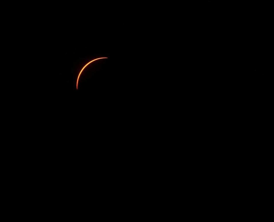 Only a thin edge remains of the sun before totality at the Fort Worth Zoo in Fort Worth, Texas, Monday Apr 08, 2024.