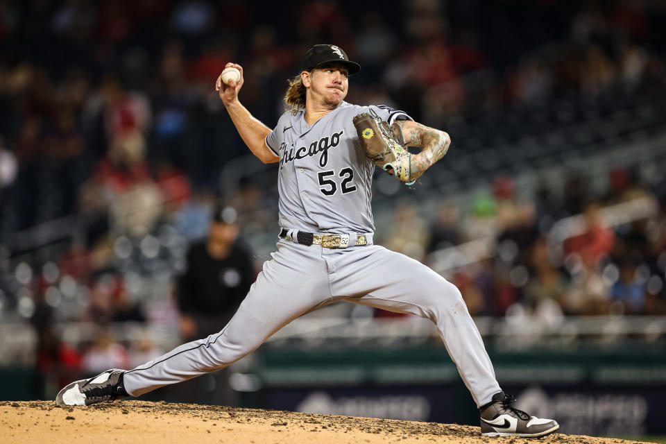 Mike Clevinger is returning to the White Sox on a one-year deal this season.
