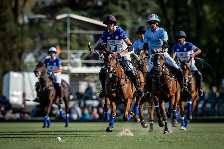 Ataca Poroto Cambiaso y defiende Bautista Bayugar, que al reemplazar a Nicolás Pieres tuvo su debut absoluto en la Triple Corona.