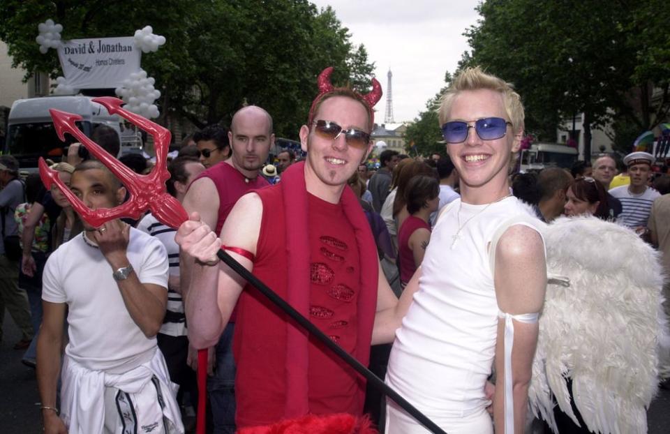 gay pride 2002 paris angel devil