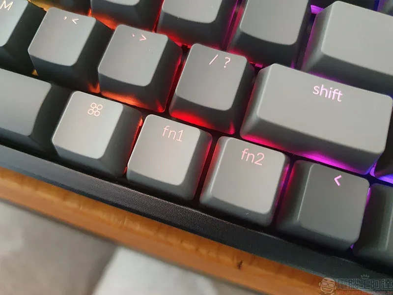 Keychron K6 超精簡 68 鍵機械式鍵盤 RGB 熱插拔軸開箱動手玩