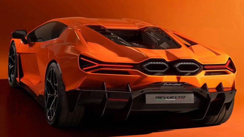 A photo of the rear end of the Lamborghini Revuelto. 