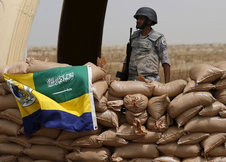 A Saudi border guard takes position in an observation post near Saudi Arabia's maritime border with Yemen, along a beach on the Red Sea, near Jizan, April 8, 2015. REUTERS/Faisal Al Nasser