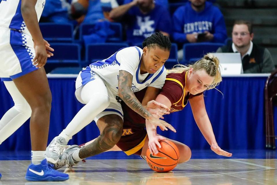 Kentucky’s Eniya Russell and Minnesota’s Grace Grocholski dive for a loose ball. Each player finished the night with 15 points.