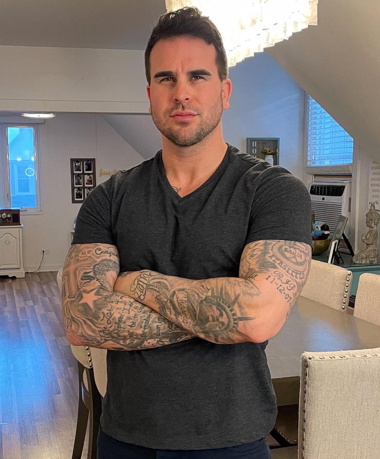 Bachelorette Alum Josh Seiter Checks into Mental Health Facility After Alleged Death Announcement 474