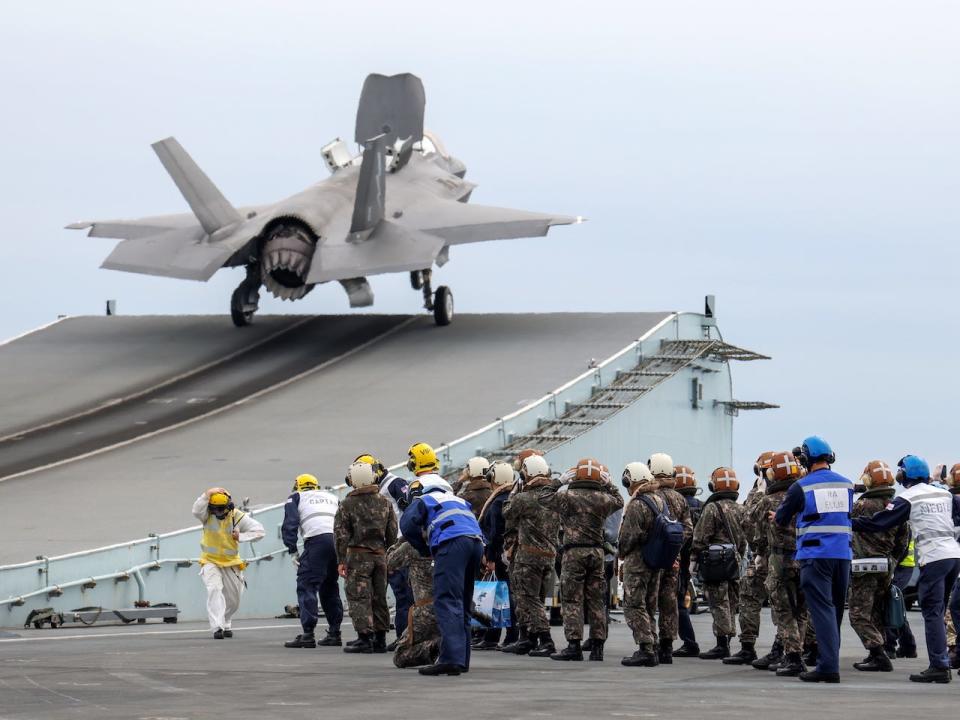 F-35 takes off from HMS Queen Elizabeth