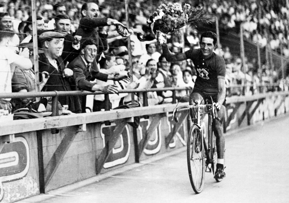These Amazing Cycling Photos Will Send You Back in Time
