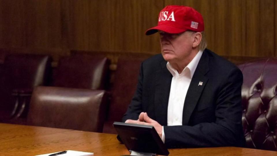 El presidente Donald Trump asistió, vía teleconferencia, a una reunión de trabajo sobre la crisis causada por el azote del huracán Harvey en Texas. (Archivo Yahoo)