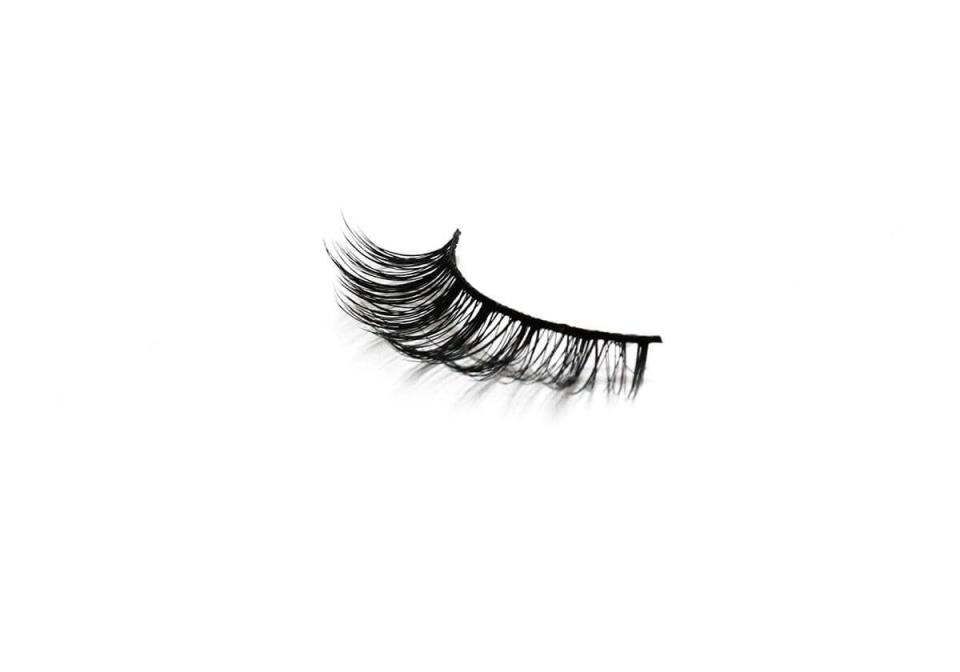 5) Golden Dream Beauty Dama Lashes