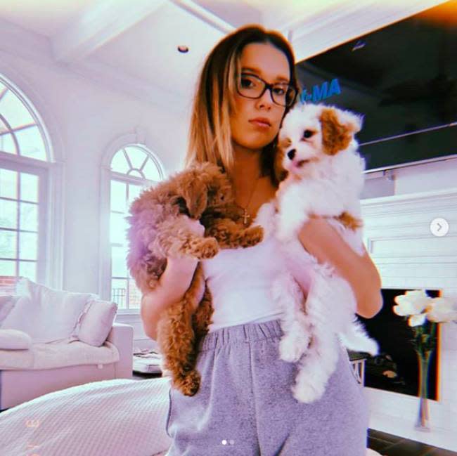 millie-bobby-brown-dogs
