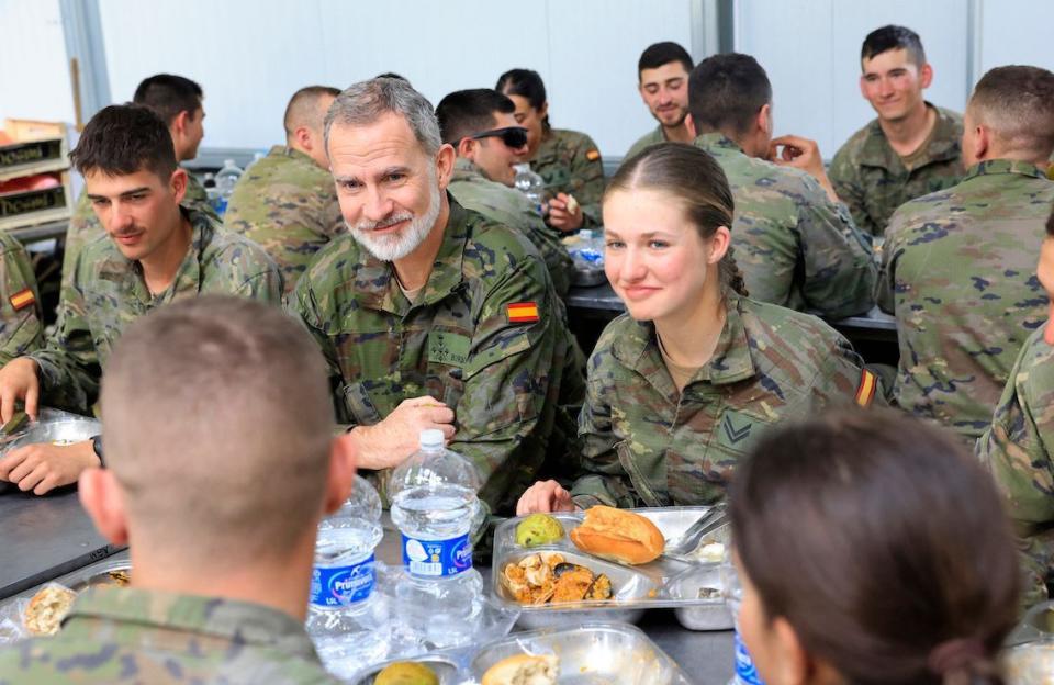 Leonor d’Espagne et roi Felipe VI : tendre retrouvailles à l’Académie générale militaire