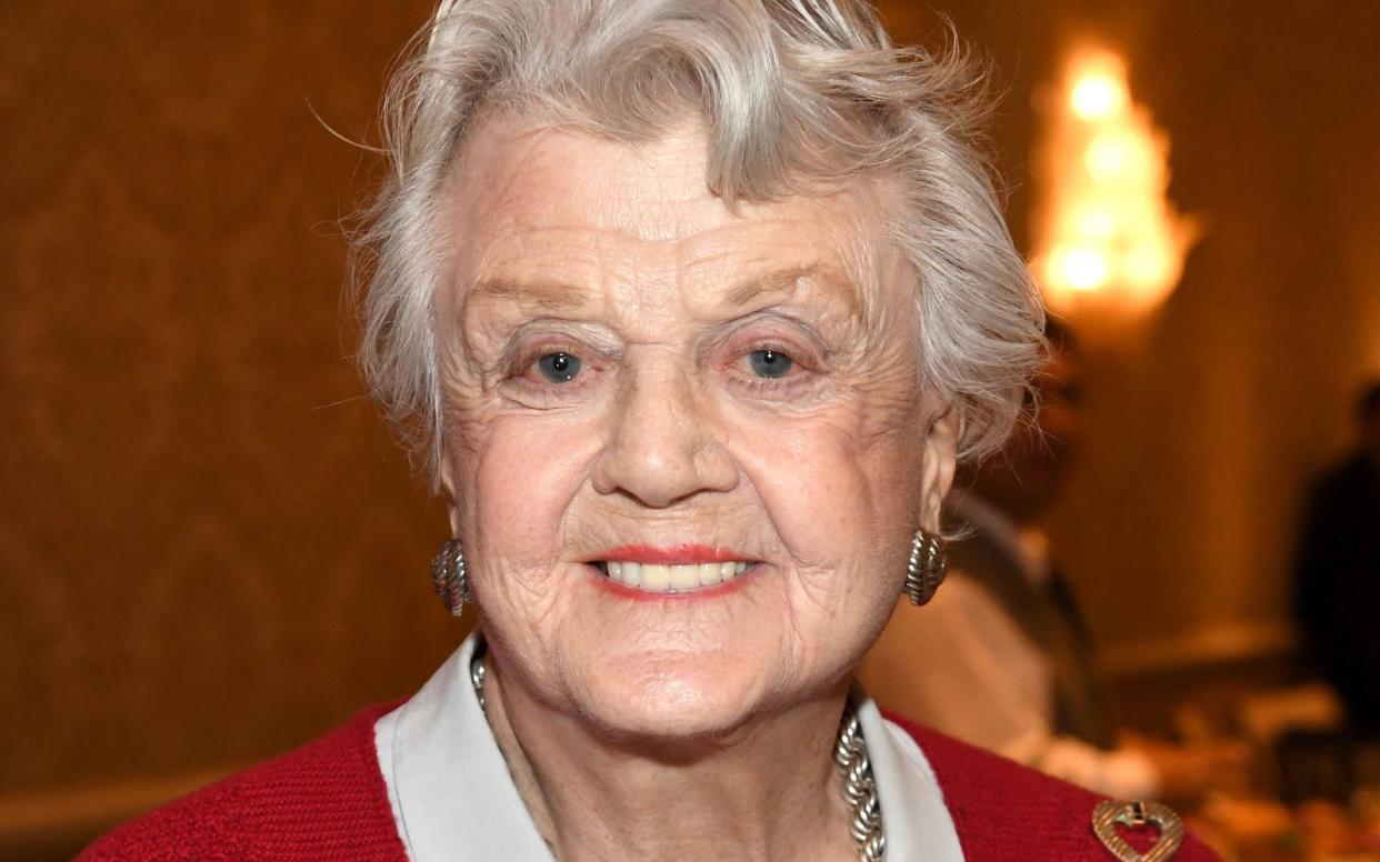 Angela Lansbury verstarb am 11. Oktober. Die Hollywood-Ikone konnte auf eine stolze Schauspielkarriere zurückblicken. Etliche Auszeichnungen wie der Oscar für ihr Lebenswerk würdigten ihre Leistungen. (Bild: 2019 Getty Images/Frazer Harrison)