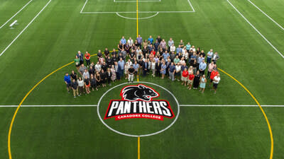 Canadore College di North Bay, Ontario, merayakan pembukaan Sports Dome yang baru. (CNW Group/Canadore College)