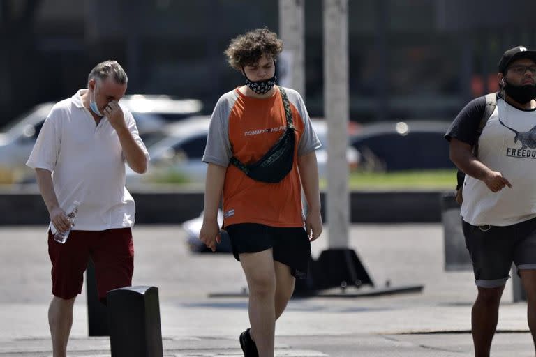 El microcentro de la ciudad de Buenos Aires durante la ola de calor que afecta a varias provincias