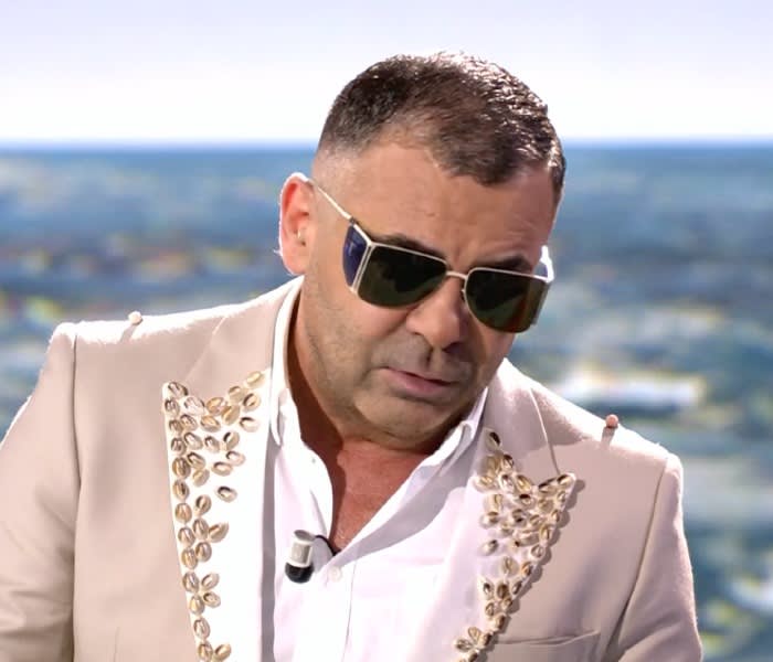 Jorge Javier Vázquez con gafas de sol en Supervivientes