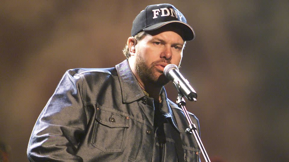 Keith rehearses for "The 29th Annual American Music Awards" in Los Angeles on January 7, 2002. - Kevin Winter/Getty Images