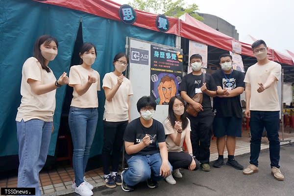 大葉大學特別舉辦身歷思覺友善校園推廣活動，由輔導專家以專業知識與經驗，提供大家對抗疫情防護對策。（記者方一成攝）