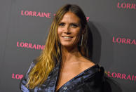 <p>Heidi Klum präsentiert auf Red-Carpet-Events regelmäßig die auffälligen Kreationen der US-Designerin, besonders der opulente Ohrschmuck von Lorraine Schwartz hat es ihr angetan. So zeigte sich das Model zuletzt beispielsweise auch bei den Grammys mit extravaganten Statement-Ohrringen. Diesmal entschied sie sich jedoch für relativ schlichte XL-Creolen mit geometrischer Form. (Bild: AP Photo) </p>