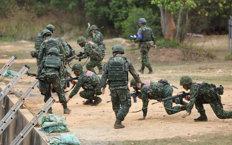 首梯1年義務役男入伍訓練期末鑑測（1） 首梯役期1年義務役、陸軍第2226梯役男18至22日展 開為期5天的「入伍訓練期末鑑測」，陸軍司令部20 日邀請媒體赴台中成功嶺營區採訪鑑測實況。 中央社記者王飛華攝  113年3月20日 