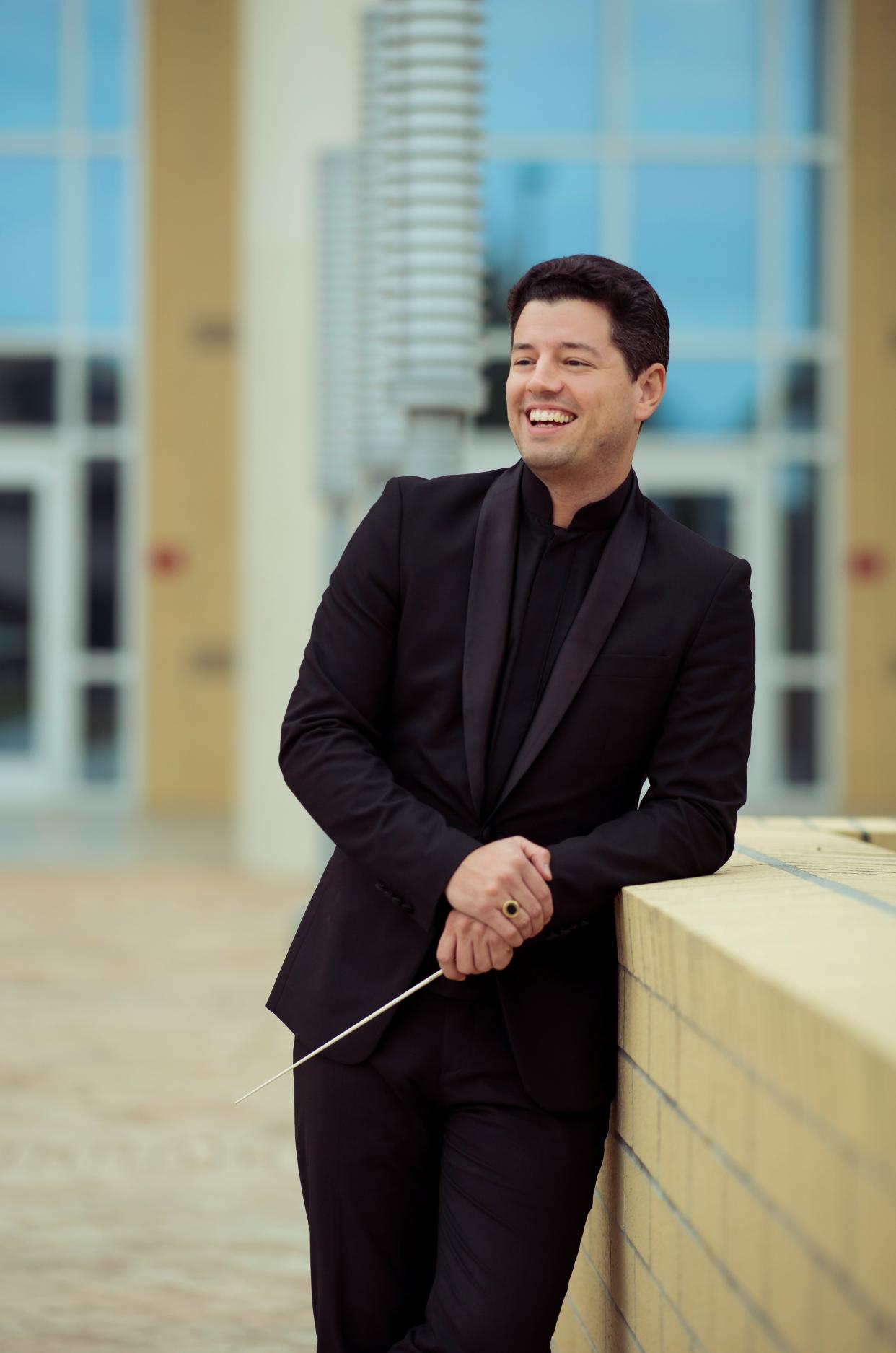 Troy Quinn returns for another season as music director of the Venice Symphony.