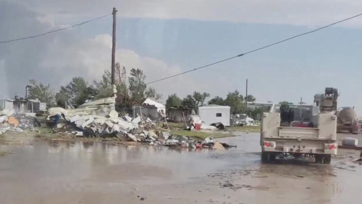 Daños vistos en Perryton, TX el jueves por la noche