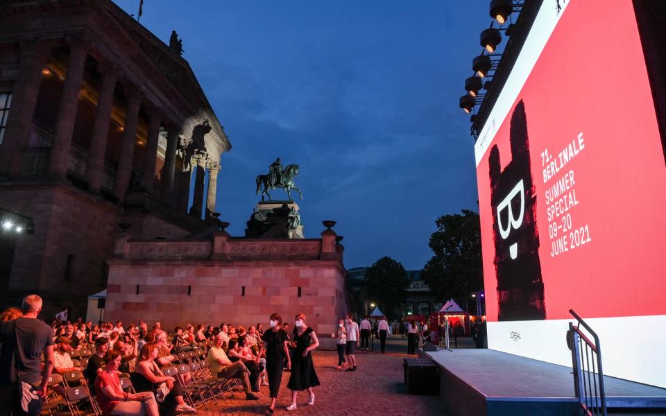 2021 fand die Berlinale als Publikumsveranstaltung erst im Sommer statt. (Bild: Jens Kalaene/POOL/AFP via Getty Images)