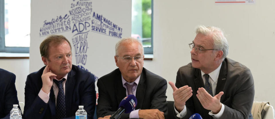 Réunion à la Bourse du travail de Saint-Denis sur le référendum contre la privatisation d'ADP qui s'est tenue en présence des députés Stéphane Peu (Seine-Saint-Denis), Gilles Carrez (Val-de-Marne) et François Cornut-Gentille (Haute-Marne) en juin 2019.
