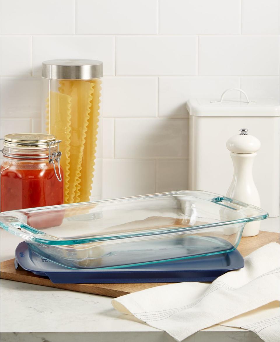 8) Easy Grab 3-Quart Covered Baking Dish