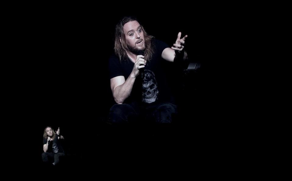 Minchin in full flow in Back (Andy Hollingsworth)