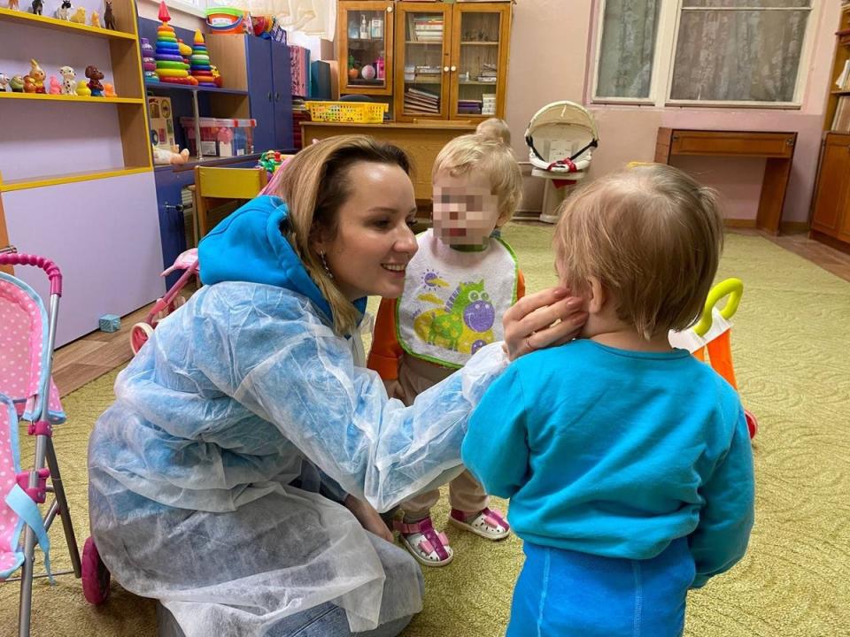 Russia’s children’s commissioner Maria Lvova-Belova posted a picture to Telegram in October 2022 of her visit to Ukrainian toddlers in occupied Crimea, who had been in Kherson (Telegram / Maria Lvova-Belova)