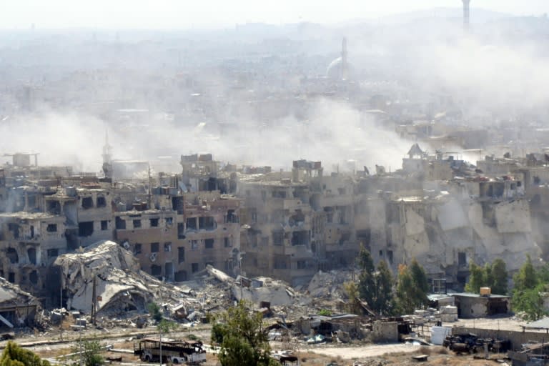 Smoke billows from the Yarmuk Palestinian camp in southern Damascus during regime strikes targeting the Islamic State group on April 21, 2018