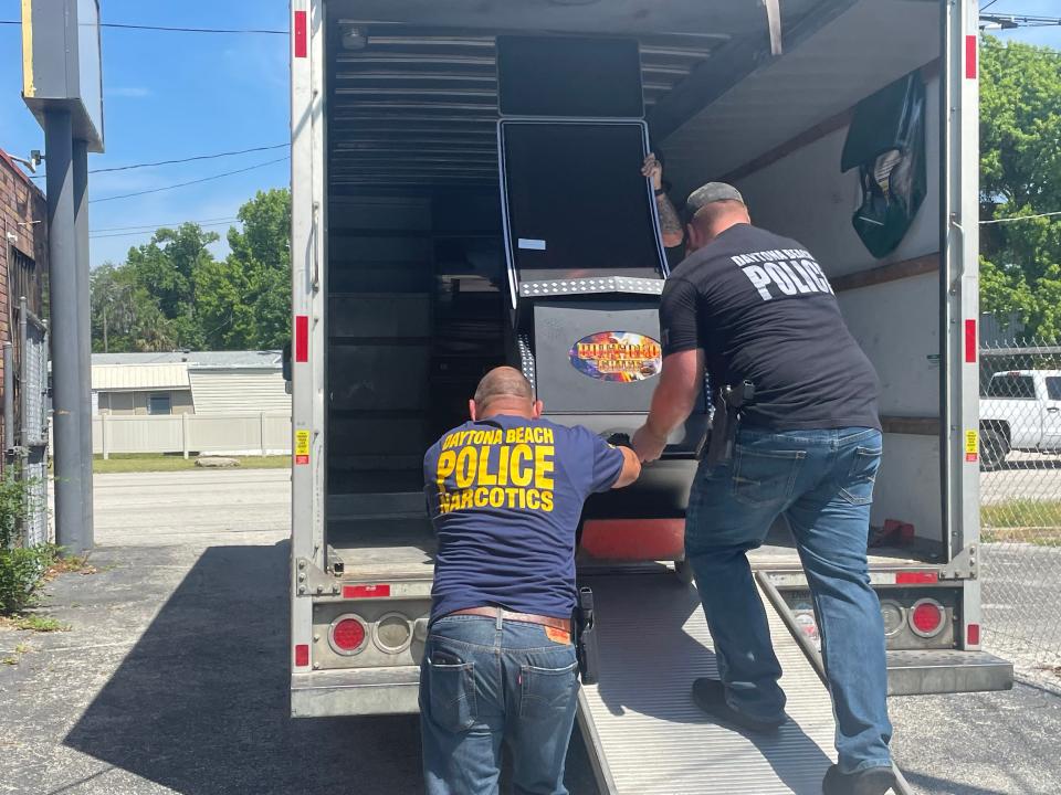 Police busted an illegal gambling operation Thursday morning in Daytona Beach.