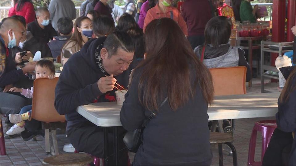 「泡麵土地公」免費泡麵 整碗被倒掉變廚餘