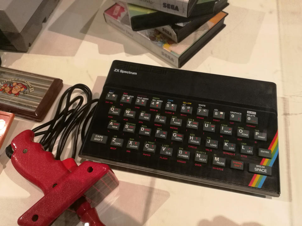 Teclado de un ordenador ZX Spectrum en la exposición Cultura audiovisual en los años 80 el 25 de febrero de 2021 en Alcalá de Henares, Madrid, España. (Foto de Cristina Arias/Portada/Getty Images)