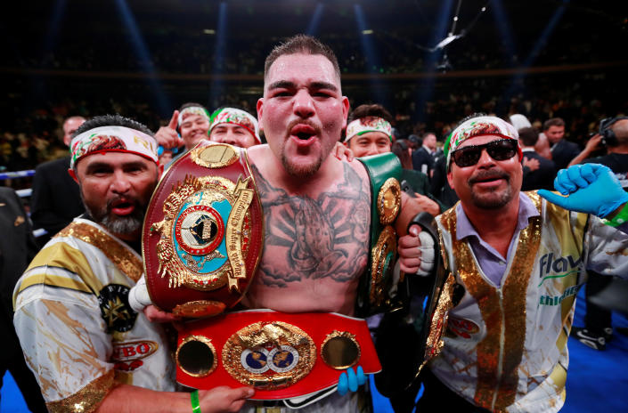 Ruiz celebrando su victoria contra Joshua en junio de 2019. Reuters/Andrew Couldridge      