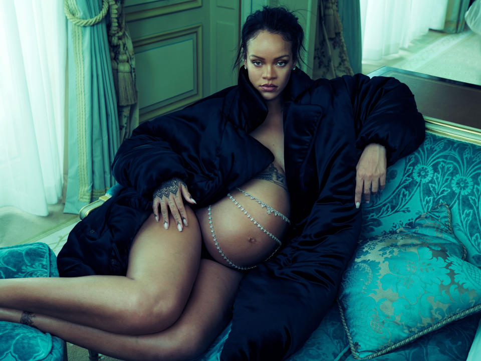 Pregnant Rihanna covers Vogue's May issue. (Annie Leibovitz/Vogue)