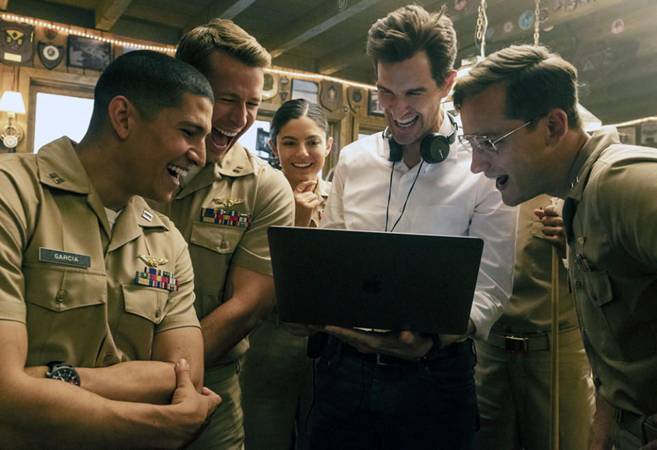 Danny Ramirez, Glen Powell, Monica Barbaro, director Joseph Kosinski and Lewis Pullman, on set, in ‘Top Gun: Maverick.’ - Credit: Scott Garfield /© Paramount Pictures / Courtesy Everett Collection