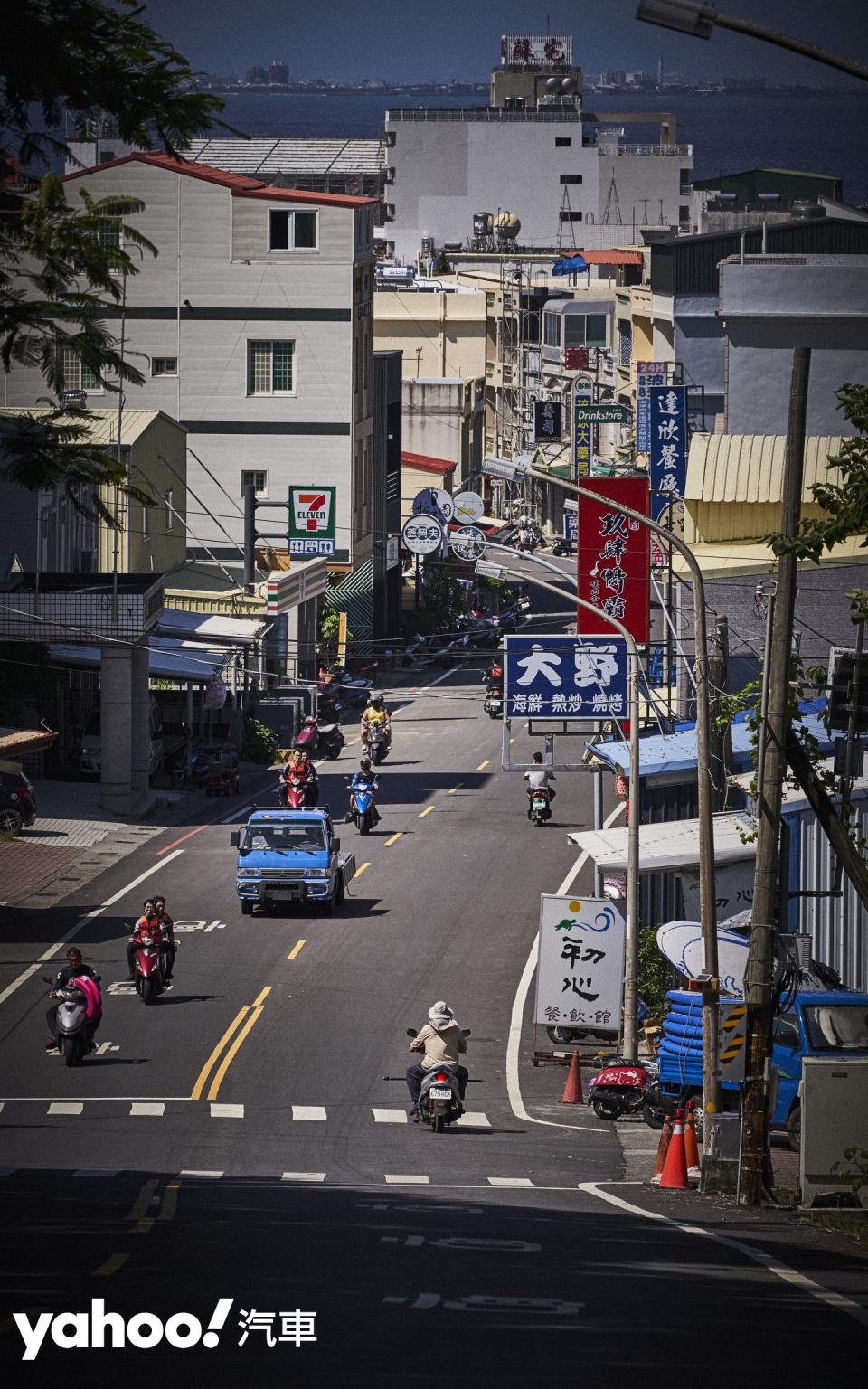 僅6.8km²島幅而環島道路更僅有12km長。