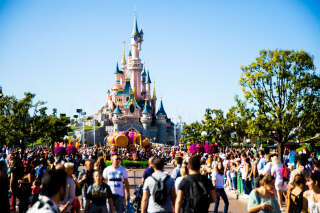 Le château de la Belle au bois dormant, à Disneyland Paris. “Nous avons mélangé des détails de certains des plus beaux châteaux français, pour être sûrs que notre création ait une touche française. C’est donc un château sorti d’un livre d’histoire, avec une touche française”, a expliqué le créatif Tom Morris. . PHOTO SALVATORE ROMANO/NURPPHOTO/AFP