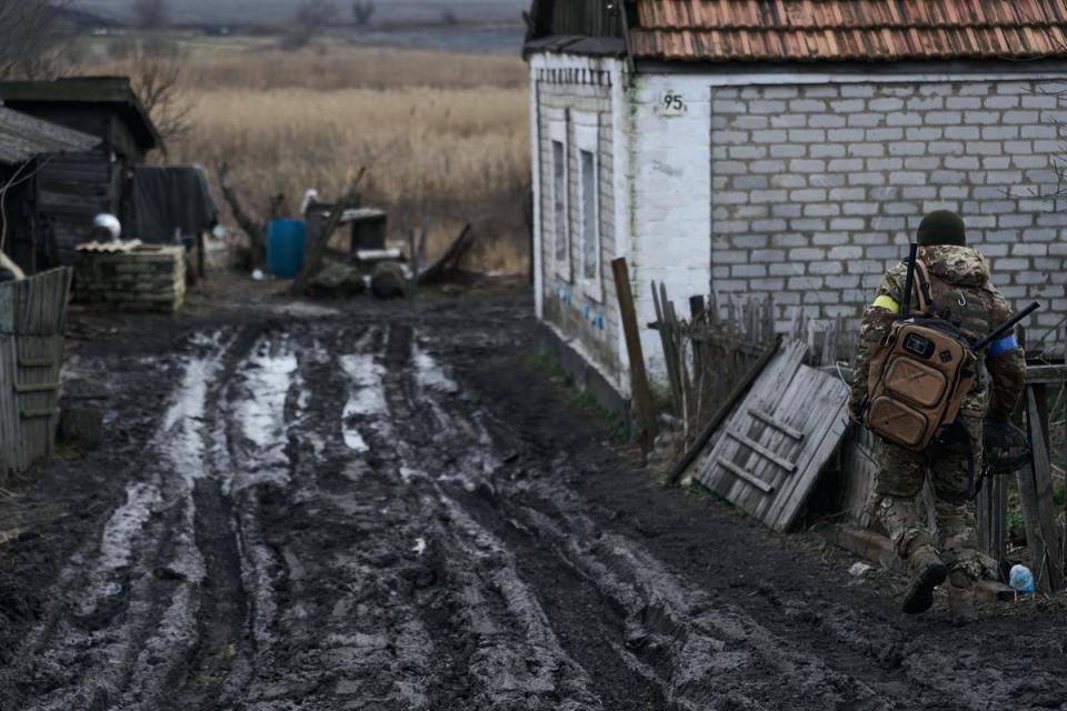 A soldier with a drone jammer on the road to Avdiivka (Getty Images)