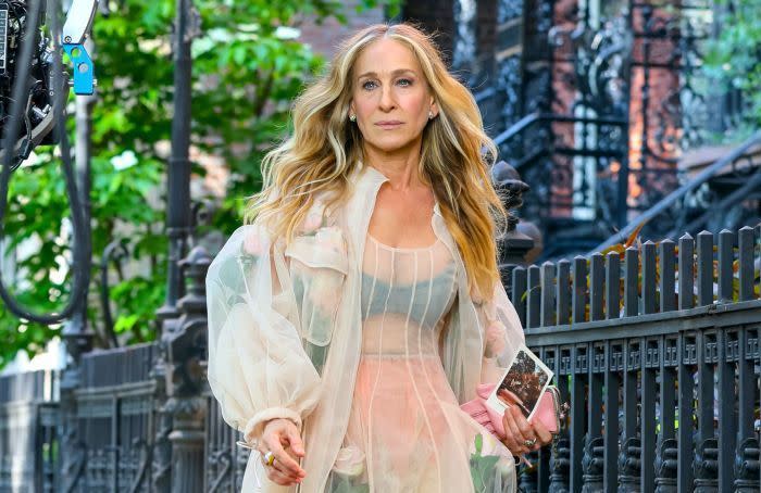 « And Just Like That » saison 3 : Carrie Bradshaw en 10 nouveaux looks marquants