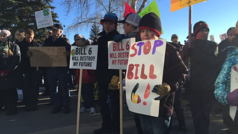 Bill 6 town hall draws overflow crowd of angry Alberta farmers in Red Deer