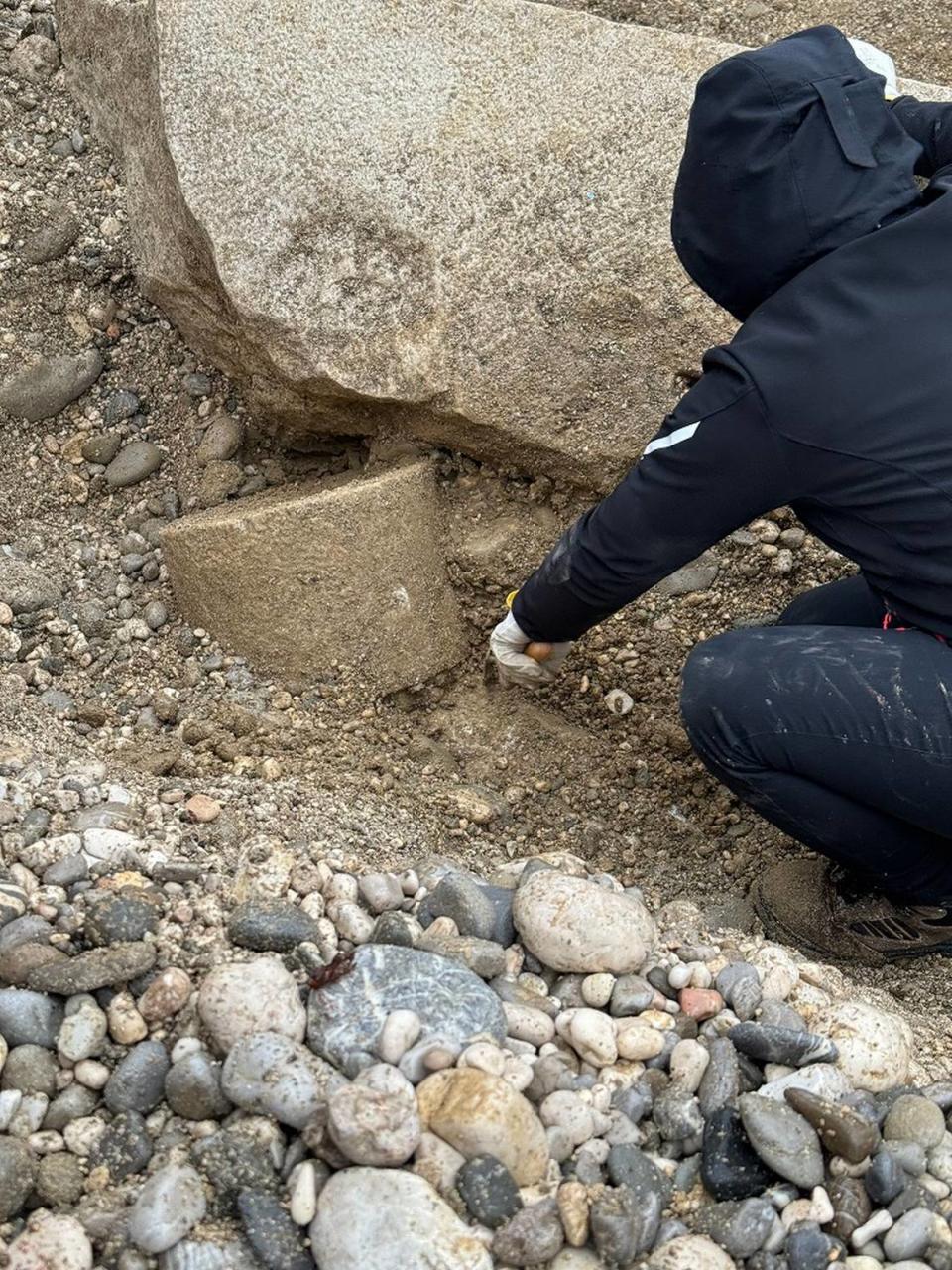 Excavations revealed the ancient artifacts buried in the riverbed.