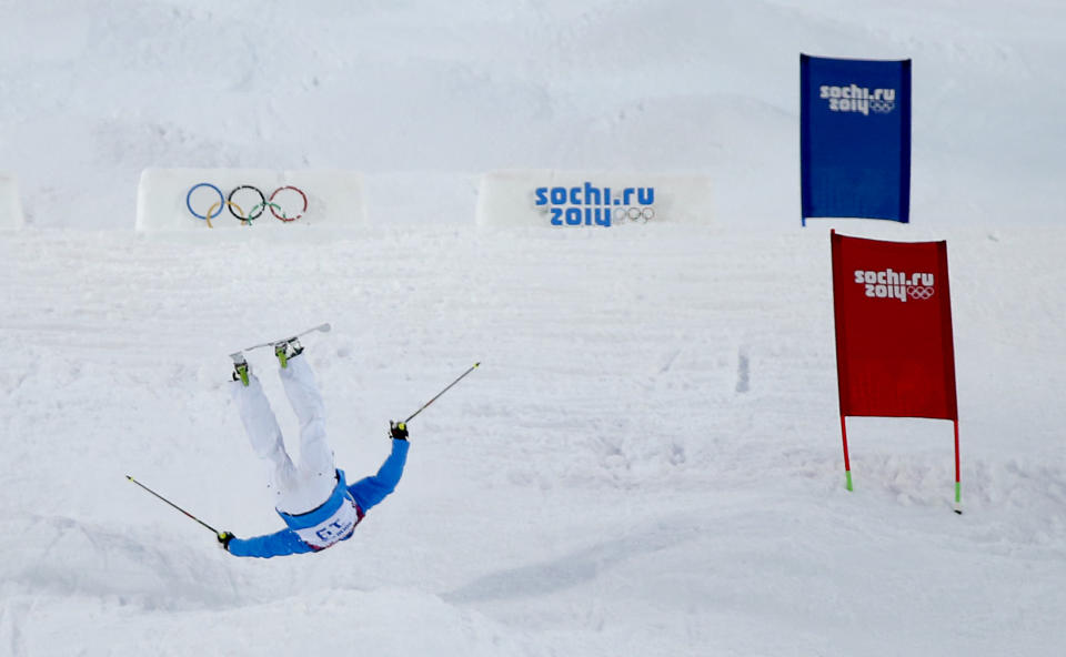 Finland's Ville Miettunen falls while performing a jump during the men's freestyle skiing moguls qualification round at the 2014 Sochi Winter Olympic Games in Rosa Khutor, February 10, 2014. REUTERS/Mike Blake (RUSSIA - Tags: SPORT OLYMPICS SPORT SKIING)