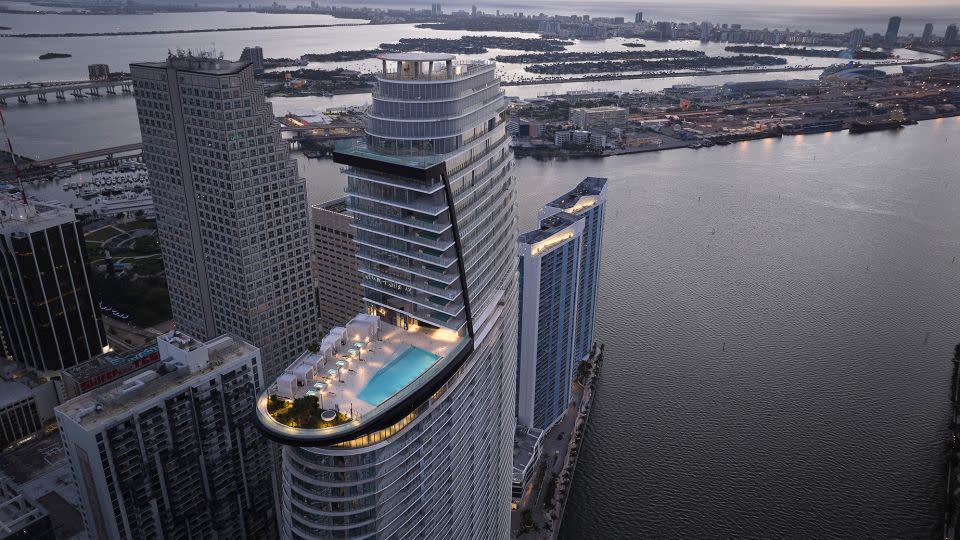 A view of the infinity pool and pool deck. - Aston Martin Residences Miami