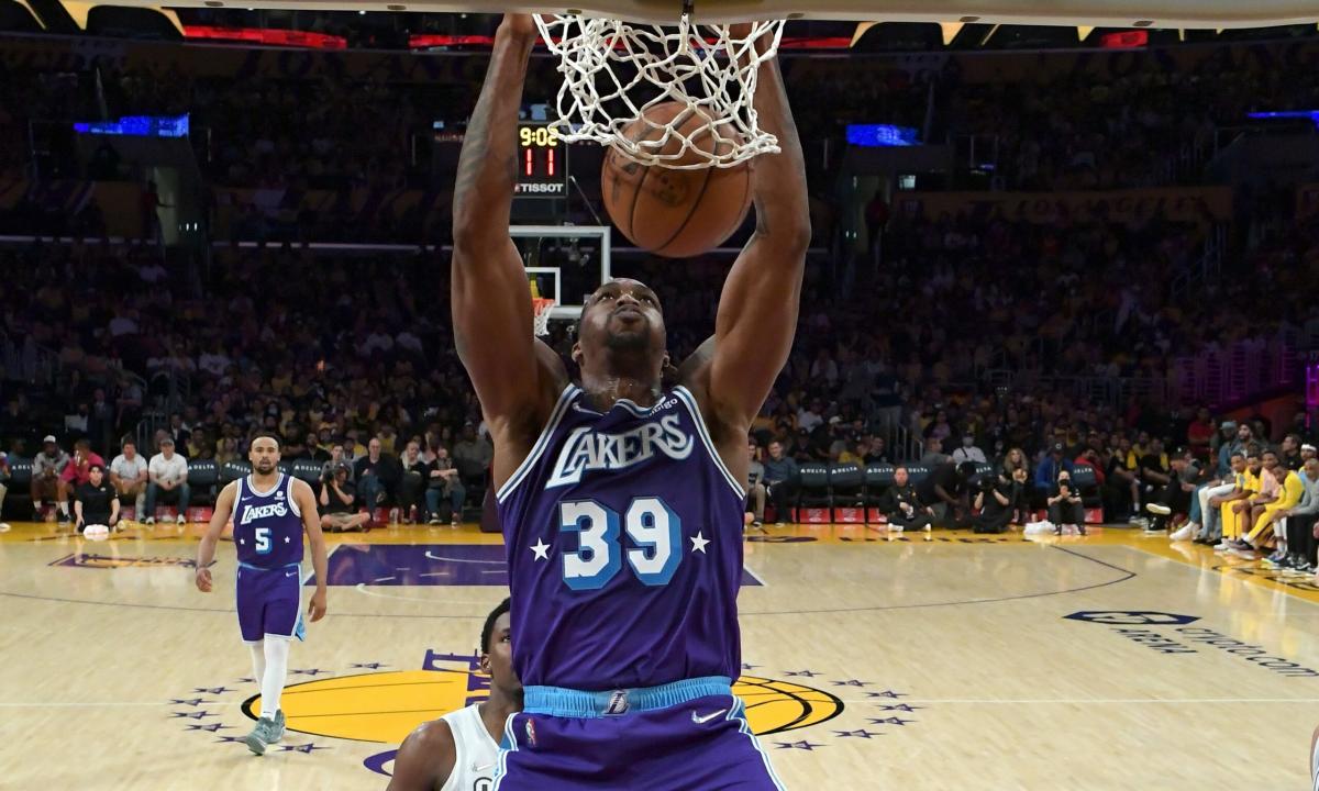 Dwight Howard returns to Lakers and makes some obscure history - ESPN