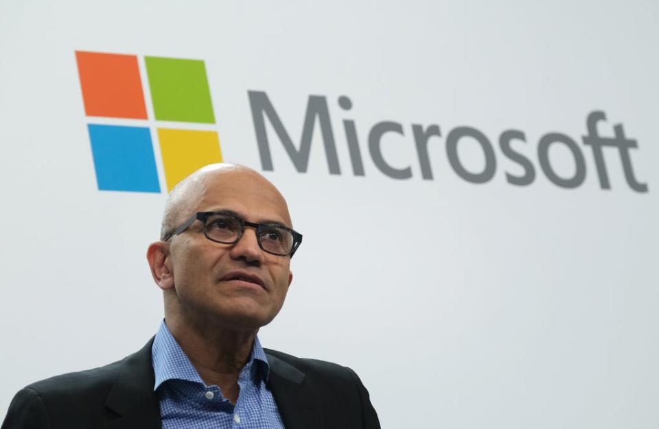 El director general de Microsoft, Satya Nadella, dijo en junio del 2020 que el gigante tecnológico aumentaría al doble el número de gerentes, ejecutivos y contribuidores individuales importantes de raza negra para el 2025. (Getty Images)