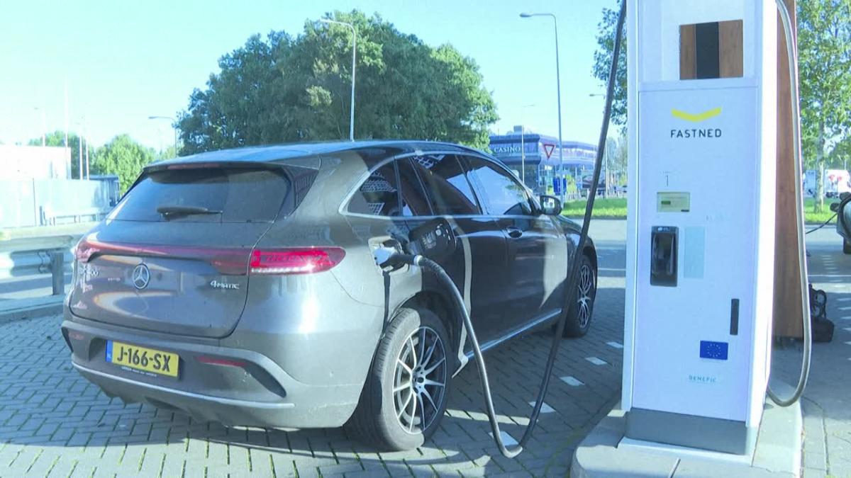 Snelladers dagen de kampioenen van terminals voor elektrische auto’s uit